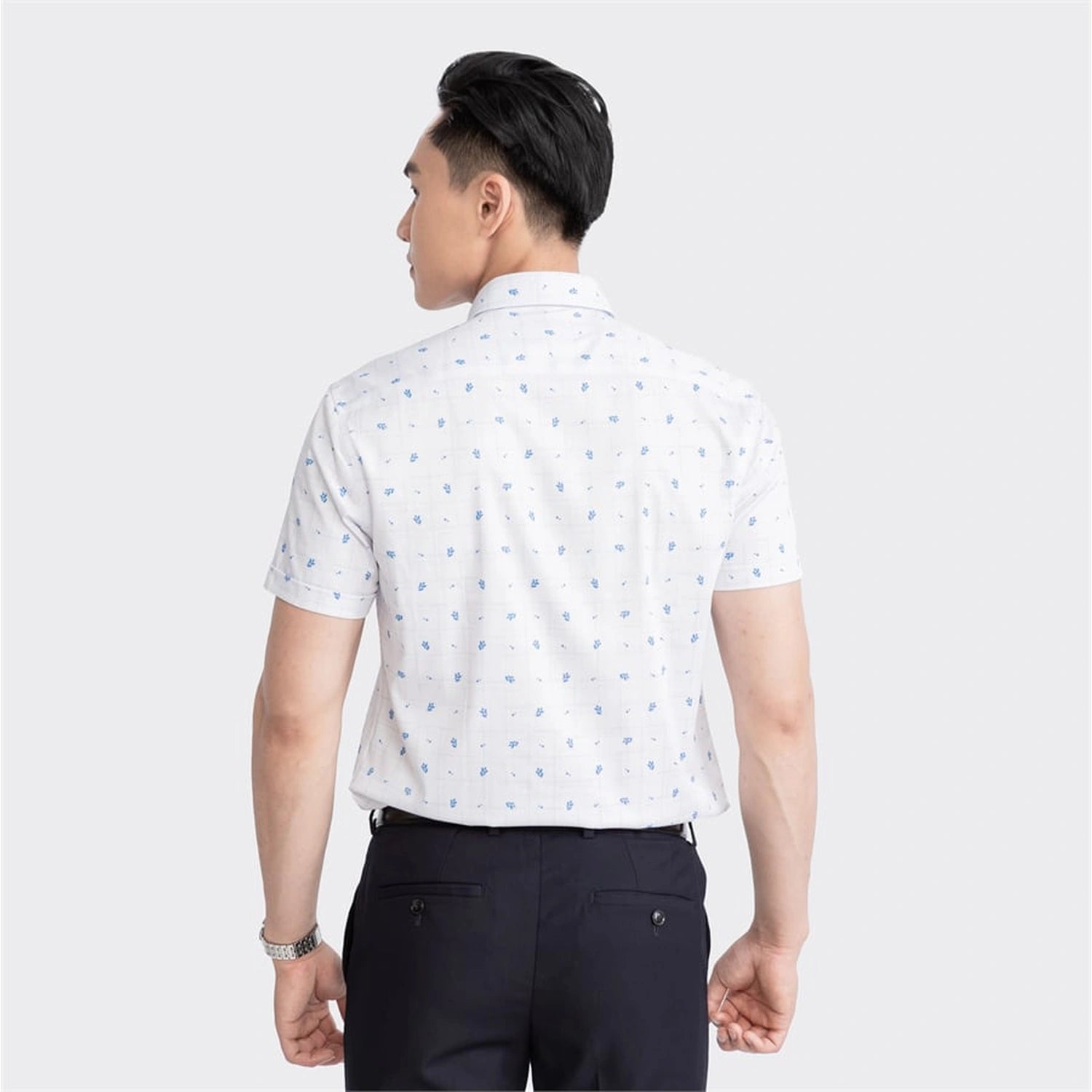 White green leaf print