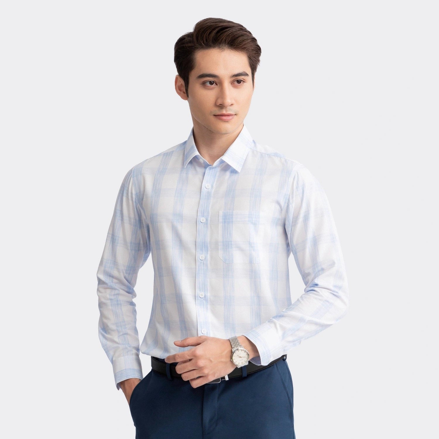 White blue stripe print