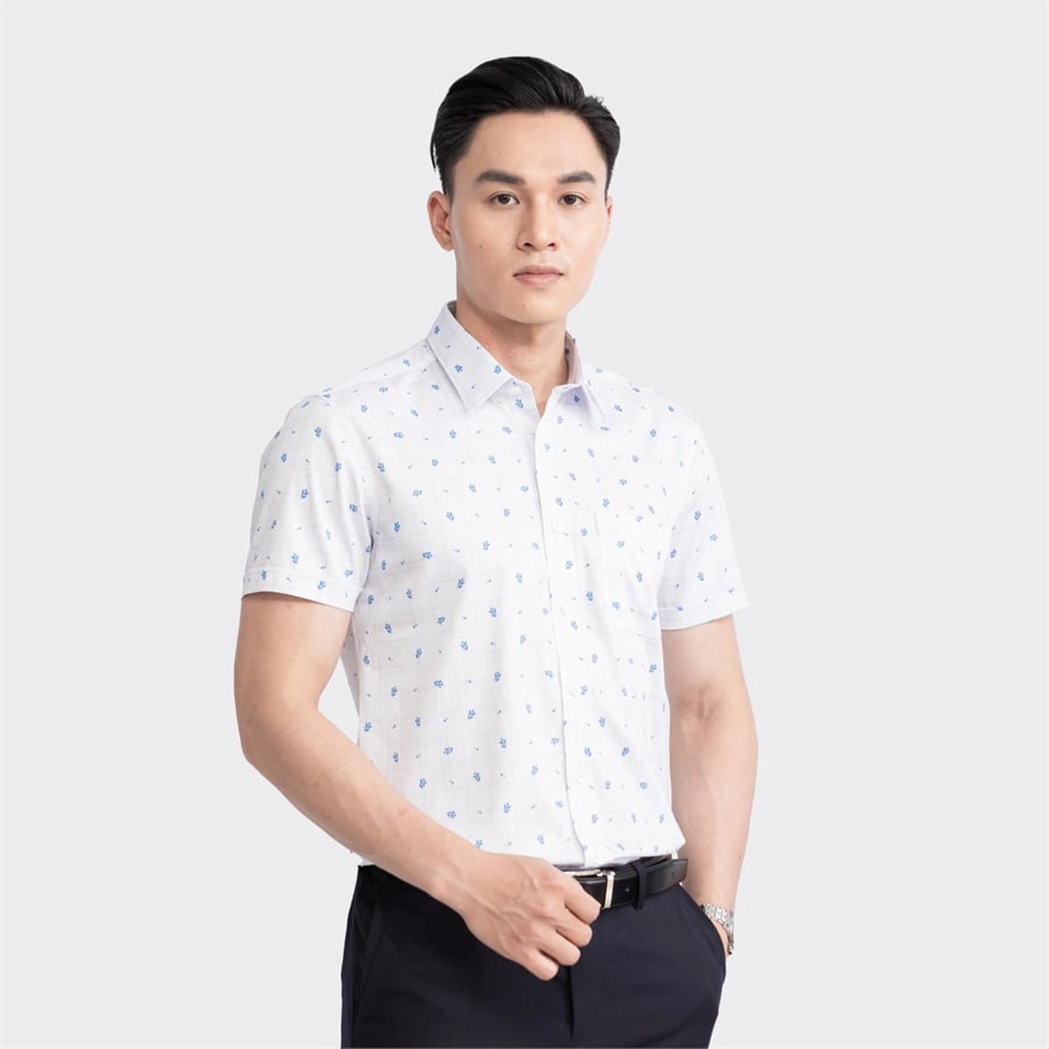 White green leaf print