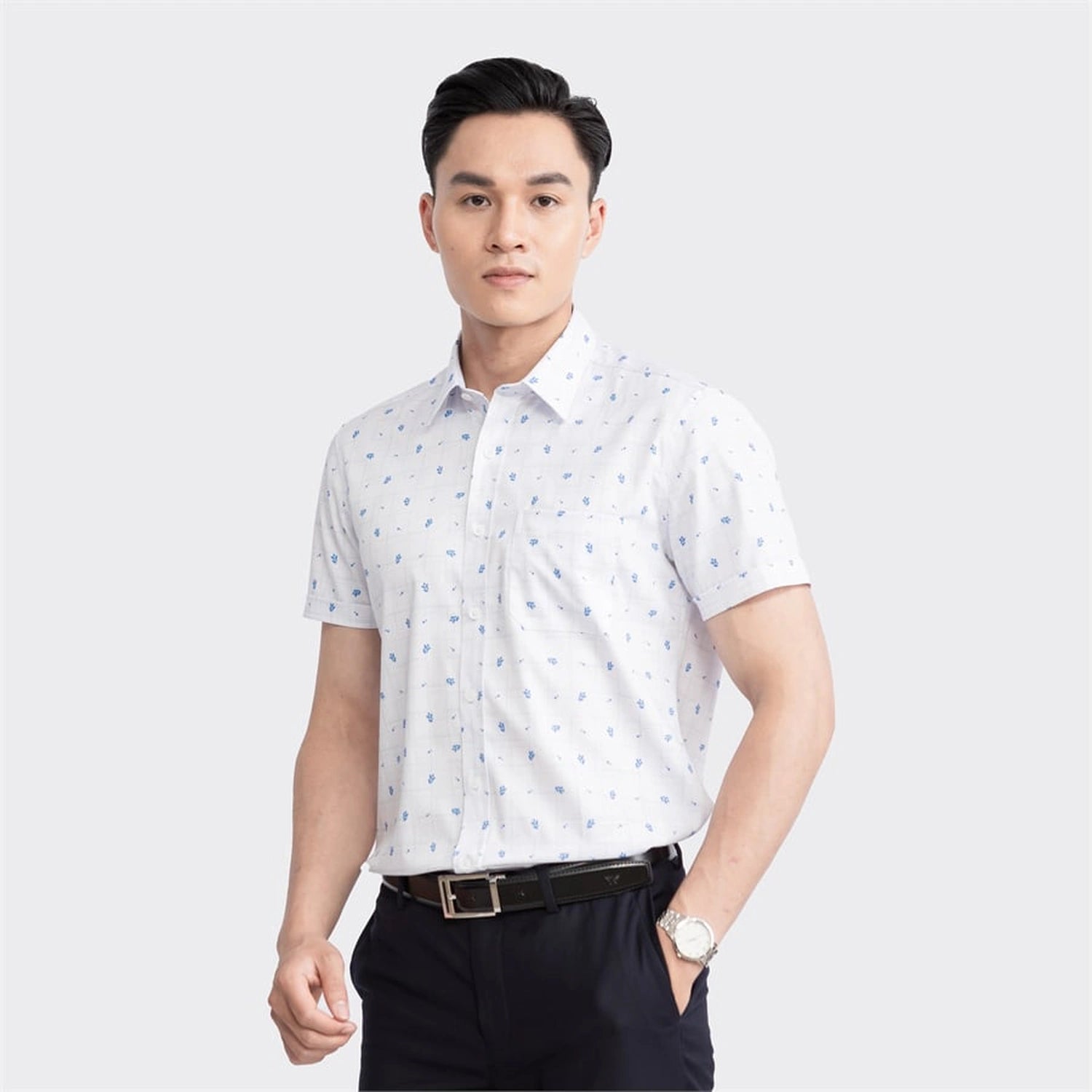 White green leaf print